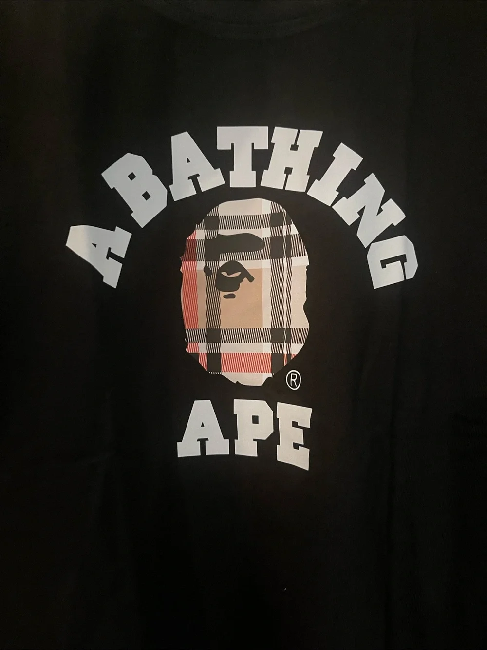 Mens Graphic Design Tee Size L.